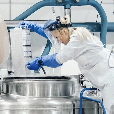 Information til dig om opbevaring af biologisk materiale
Vi har samlet en række svar på, hvorfor og hvordan Danmarks Nationale Biobank opbevarer prøver, og hvordan vi generelt behandler personoplysninger. Du kan finde svarene her: Oftest stillede spørgsmål